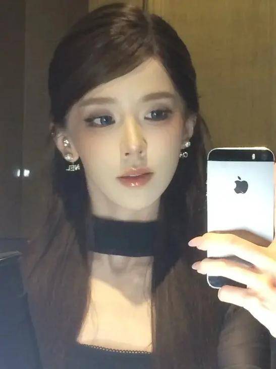 “颜值网红”迅猛龙晒复旦大学录取通知书 