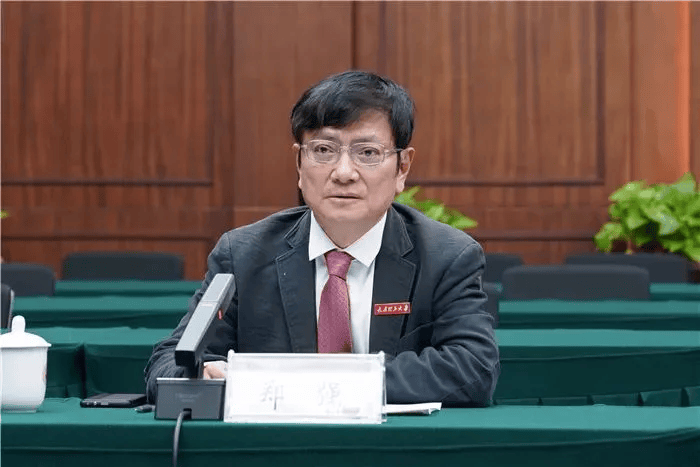 “网红教授”郑强在贵州支教？官方辟谣 