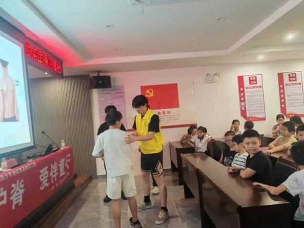 温州医科大学“脊‘良’正姿”公益服务走进南岳镇 为乡村儿童脊柱健康保驾护航