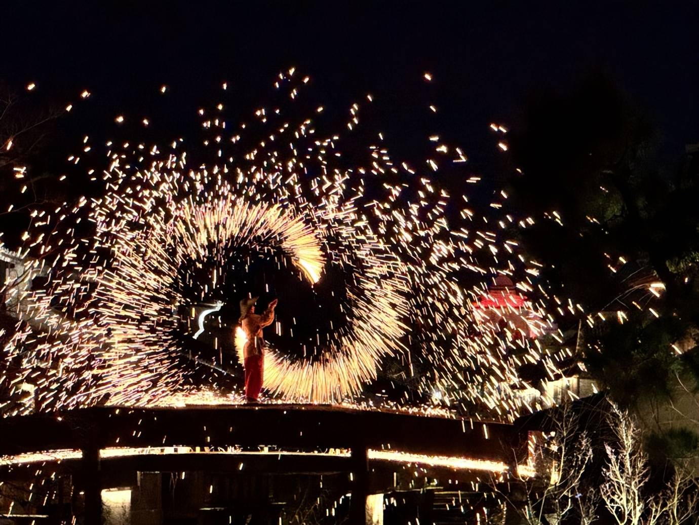 41岁网红爸爸除夕夜惨死,一盆炭火揭开穷人最痛真相:他们不是蠢,是穷怕了