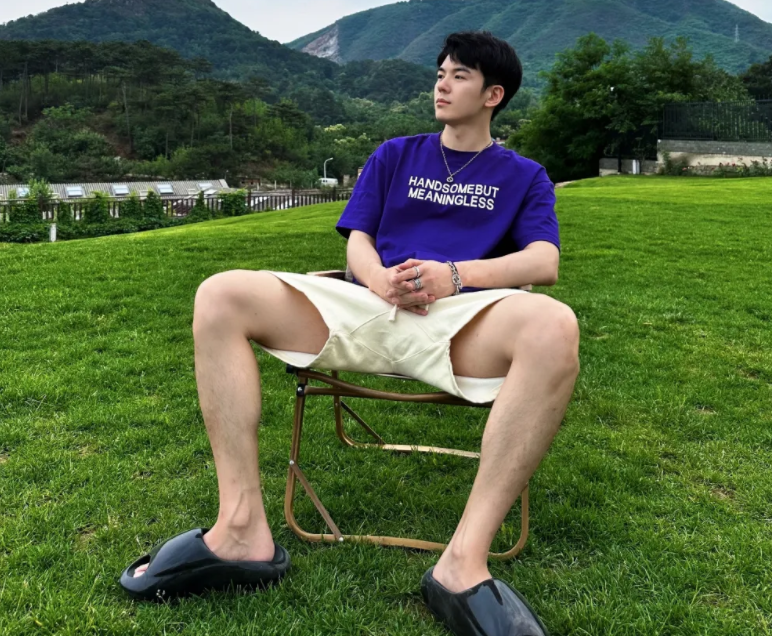 从顶流男星到健身网红，他一年直播百场：学历造假塌房后，这圈子根本不用学历？
